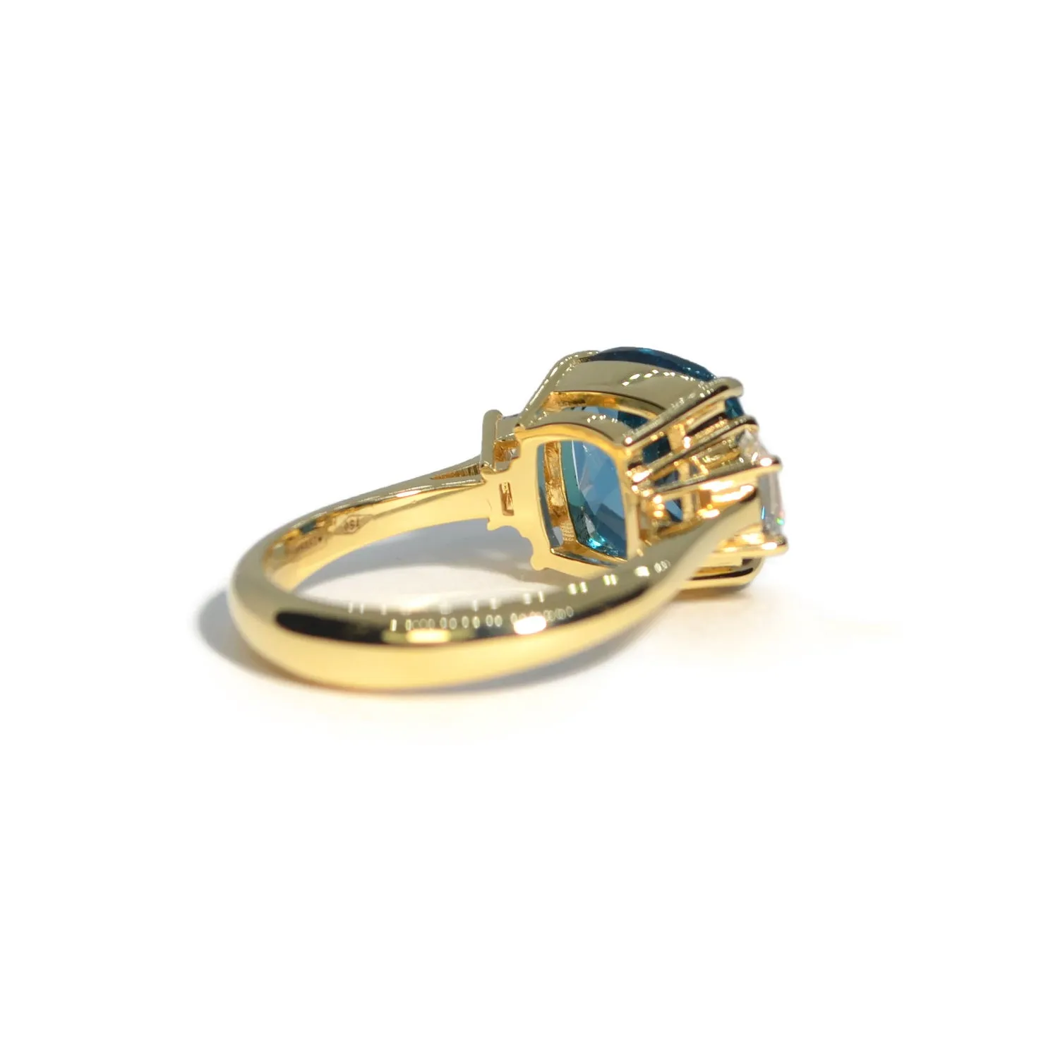 A & Furst - Party - One of a Kind Cocktail Ring with London Blue Topaz and Diamonds, 18k Yellow Gold