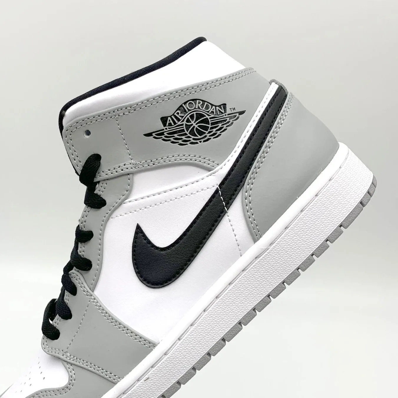 Jordan 1 Mid Light Smoke Grey