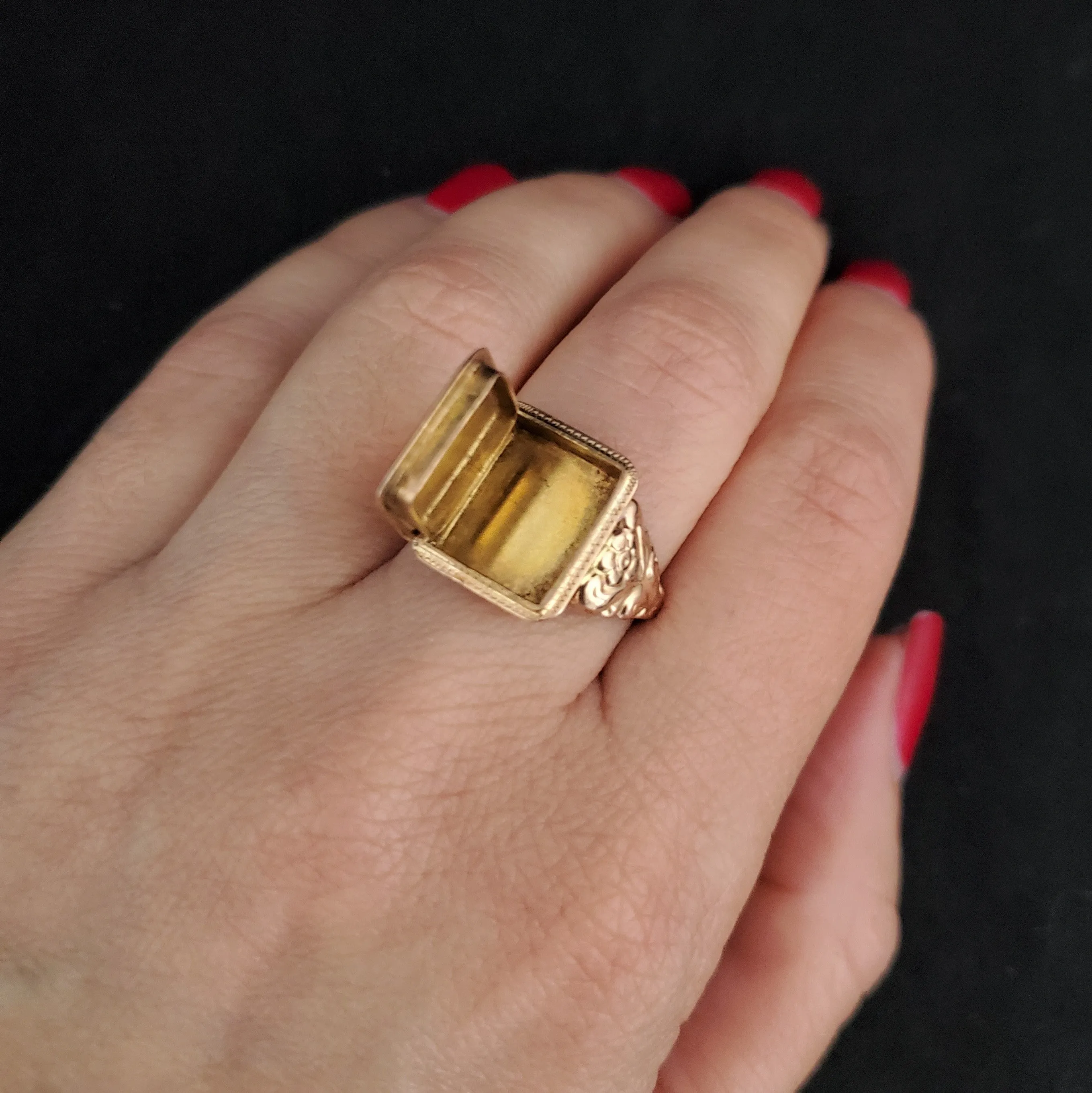 The Albany - Retro 14k Gold Poison Ring Russian Hallmarks