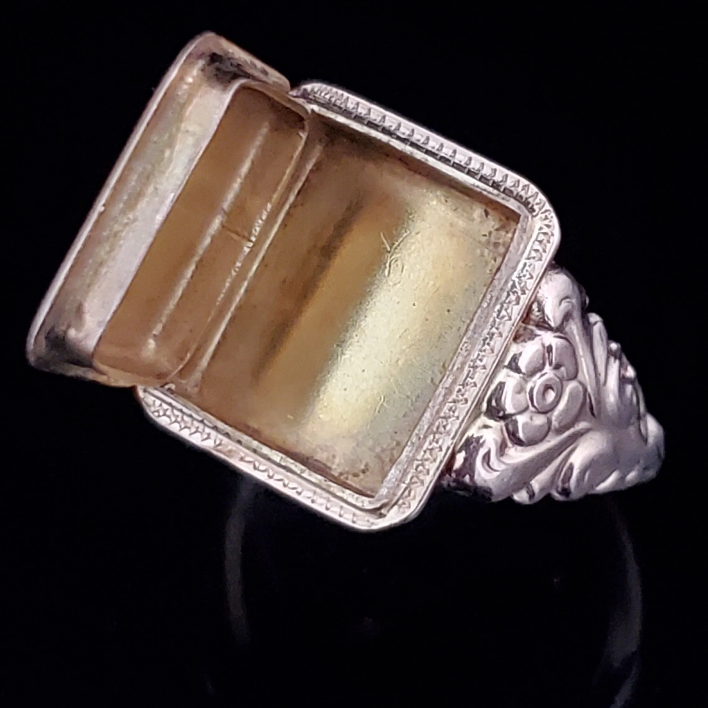 The Albany - Retro 14k Gold Poison Ring Russian Hallmarks